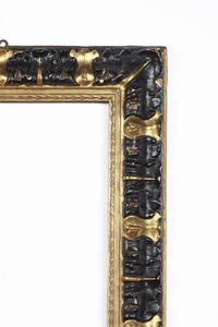 Cornice in legno modanato, intagliato, ebanizzato e dorato. Centro Italia XVII secolo  - Asta Cornici antiche - Associazione Nazionale - Case d'Asta italiane