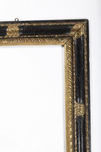 Cornice barocca in legno laccato e dorato. Piemonte XVII secolo  - Asta Cornici antiche - Associazione Nazionale - Case d'Asta italiane