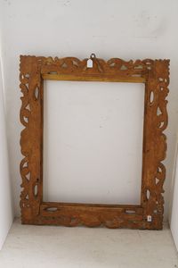 Cornice in legno intagliato e dorato. XIX secolo  - Asta Cornici antiche - Associazione Nazionale - Case d'Asta italiane