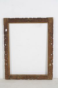 Grande cornice in legno intagliato, traforato e dorato, Italia centrale XVII-XVIII secolo  - Asta Cornici antiche - Associazione Nazionale - Case d'Asta italiane