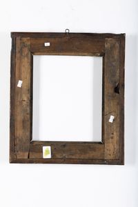 Cornice a sagoma Salvator Rosa in legno di noce e legno dorato. Roma XVIII secolo  - Asta Cornici antiche - Associazione Nazionale - Case d'Asta italiane