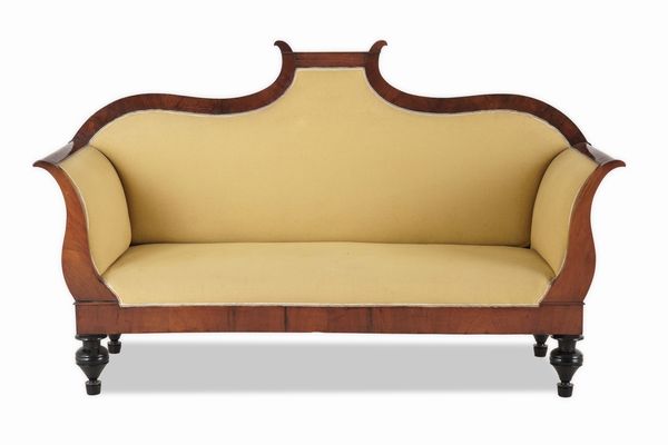 Divano lastronato. Lucca, XIX secolo  - Asta Dimore Italiane - Associazione Nazionale - Case d'Asta italiane