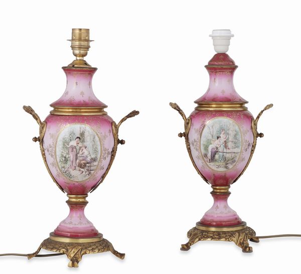 Coppia di vasi montati a lampada.<BR>Probabilmente Francia, 1900 ca.  - Asta Dimore Italiane - Associazione Nazionale - Case d'Asta italiane