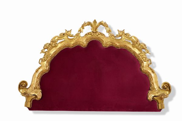 Testiera in legno intagliato e dorato, elementi antichi  - Asta Dimore Italiane - Associazione Nazionale - Case d'Asta italiane