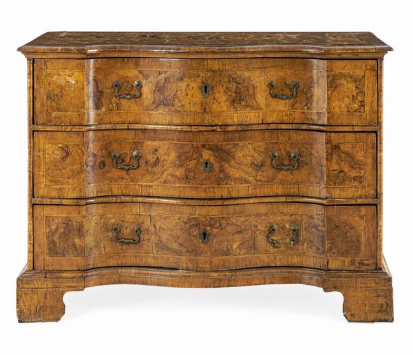 Cassettone lastronato in radica e filettato. Lombardo Veneto, XVIII secolo  - Asta Dimore Italiane - Associazione Nazionale - Case d'Asta italiane