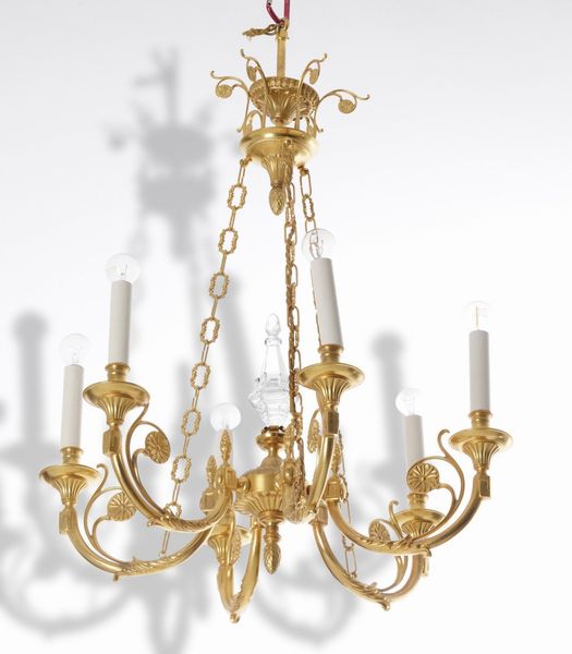 Lampadario in metallo dorato. XX secolo  - Asta Dimore Italiane - Associazione Nazionale - Case d'Asta italiane