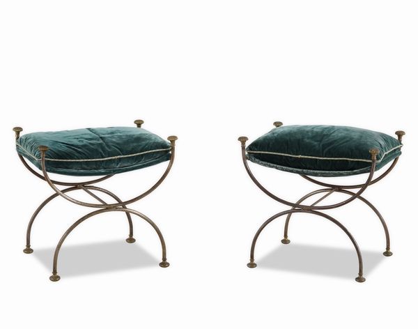 Coppia di faldistori in ferro battuto. XX secolo  - Asta Dimore Italiane - Associazione Nazionale - Case d'Asta italiane