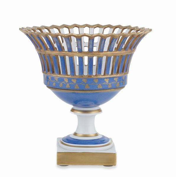 Alzata traforata.<BR>Francia, Manifattura di Limoges, XX secolo.  - Asta Dimore Italiane - Associazione Nazionale - Case d'Asta italiane