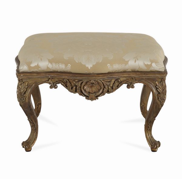 Panchetto in legno intagliato e dorato stile Luigi XV. XX secolo  - Asta Dimore Italiane - Associazione Nazionale - Case d'Asta italiane