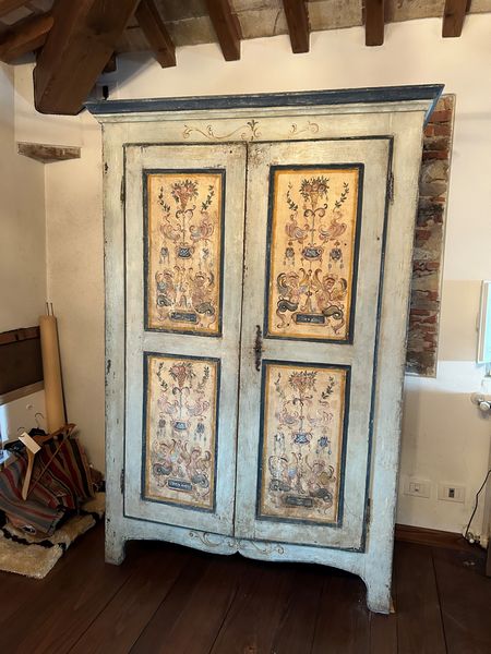 Armadio a due ante in legno laccato. XIX secolo  - Asta Dimore Italiane - Associazione Nazionale - Case d'Asta italiane