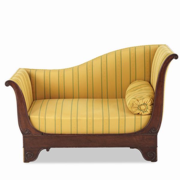 Piccola dormeuse in legno intagliato. XIX secolo  - Asta Dimore Italiane - Associazione Nazionale - Case d'Asta italiane