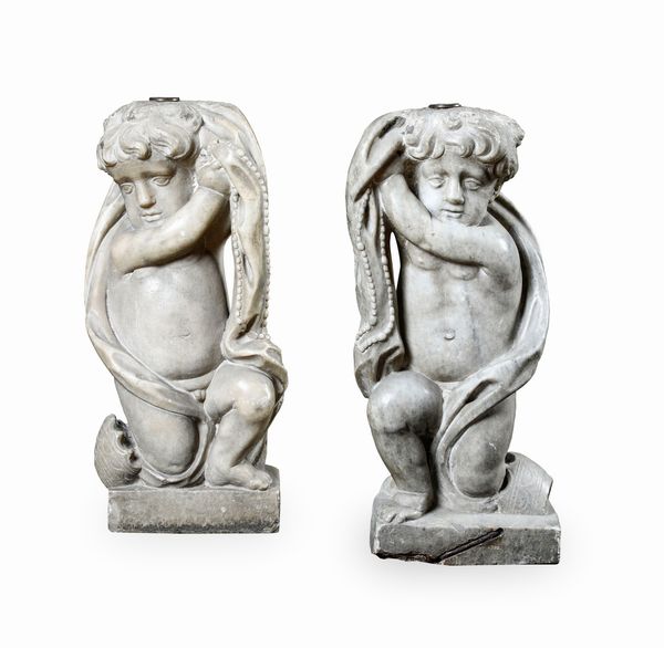 Coppia di putti genuflessi. Arte barocca italiana del XVII secolo  - Asta Dimore Italiane - Associazione Nazionale - Case d'Asta italiane