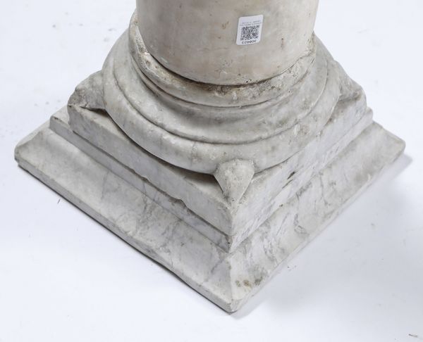 Colonna con capitello stemmato. Lapicida rinascimentale, Italia o Francia, XV secolo  - Asta Dimore Italiane - Associazione Nazionale - Case d'Asta italiane