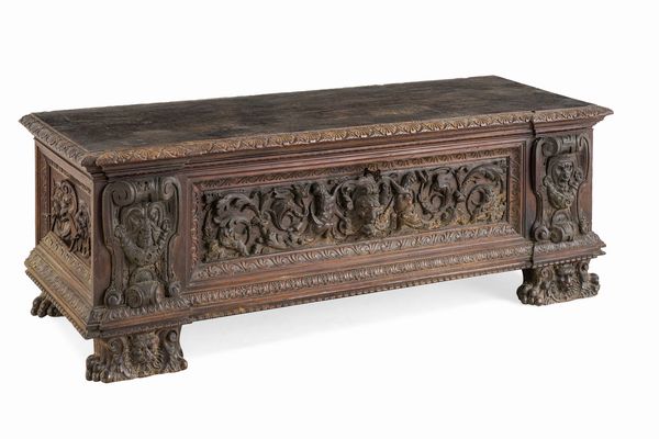 Cassapanca in legno intagliato. Elementi antichi  - Asta Dimore Italiane - Associazione Nazionale - Case d'Asta italiane