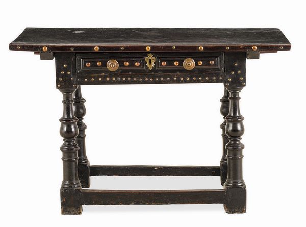 Tavolo a rocchetto in noce. Emilia, XVII secolo  - Asta Dimore Italiane - Associazione Nazionale - Case d'Asta italiane