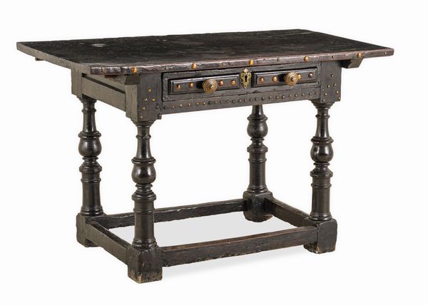 Tavolo a rocchetto in noce. Emilia, XVII secolo  - Asta Dimore Italiane - Associazione Nazionale - Case d'Asta italiane