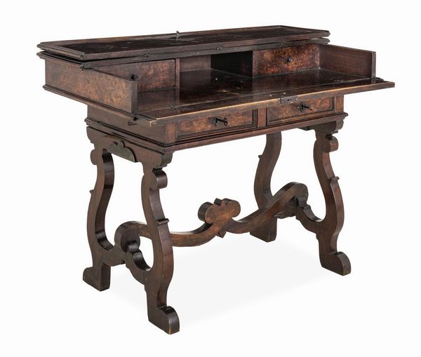 Scrittoio San Filippo in noce e radica. Umbria, met XVII secolo  - Asta Dimore Italiane - Associazione Nazionale - Case d'Asta italiane