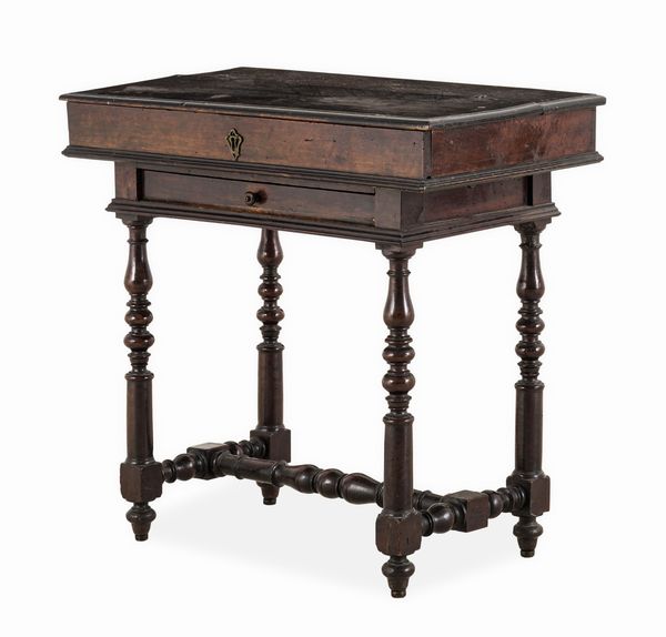 Scrittoio San Filippo in noce. Emilia, met XVII secolo  - Asta Dimore Italiane - Associazione Nazionale - Case d'Asta italiane