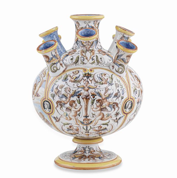 Tulipaniera con stemma mediceo.<BR>Doccia, Manifattura Ginori, 1880 ca.<BR>  - Asta Dimore Italiane - Associazione Nazionale - Case d'Asta italiane