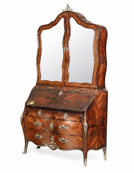 Trumeau lastronato in palissandro ed intarsiato in violetto con il motivo del quadrifoglio. Genova, XVIII secolo  - Asta Dimore Italiane - Associazione Nazionale - Case d'Asta italiane