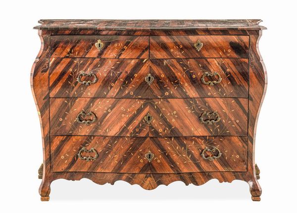 Cassettone lastronato in palissandro e intarsiato. Ebanisteria iberica, XVIII secolo  - Asta Dimore Italiane - Associazione Nazionale - Case d'Asta italiane