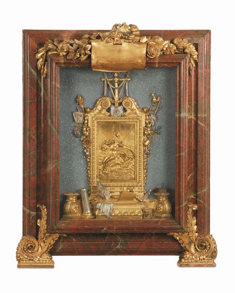 Edicola votiva entro teca marmorizzata, XVIII secolo  - Asta Dimore Italiane - Associazione Nazionale - Case d'Asta italiane