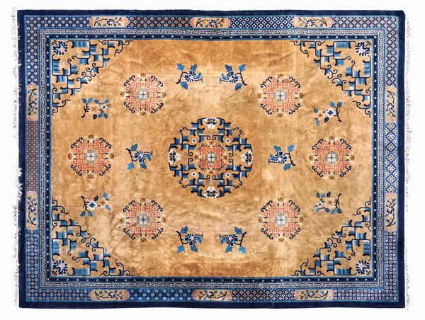 Tappeto. Cina, inizio XX secolo  - Asta Dimore Italiane - Associazione Nazionale - Case d'Asta italiane