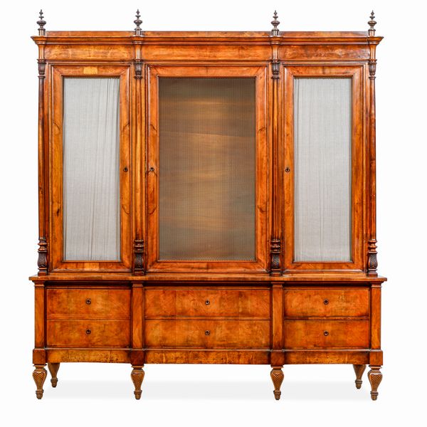 Grande libreria in noce. Lombardia, prima met del XIX secolo  - Asta Dimore Italiane - Associazione Nazionale - Case d'Asta italiane