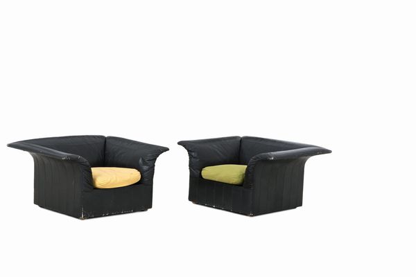 POLTRONA FRAU : Divano, due poltrone e un tavolo basso. Italia, 1980 ca.  - Asta Dimore Italiane - Associazione Nazionale - Case d'Asta italiane