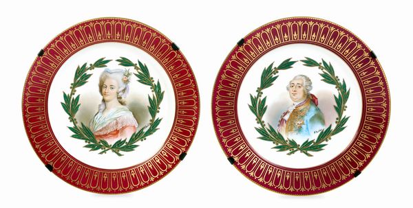 Coppia di piatti raffiguranti Luigi XVI e Maria Antonietta.<BR>Francia, XX secolo  - Asta Dimore Italiane - Associazione Nazionale - Case d'Asta italiane