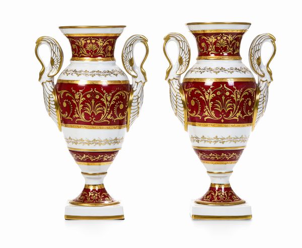 Coppia di vasi.<BR>Parigi, Manifattura Le Tallec, XX secolo  - Asta Dimore Italiane - Associazione Nazionale - Case d'Asta italiane