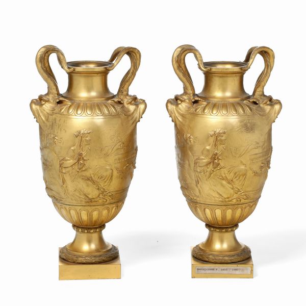Coppia di vasi di gusto neoclassico. Francia, XIX secolo (fonderia Barbedienne ?)  - Asta Dimore Italiane - Associazione Nazionale - Case d'Asta italiane