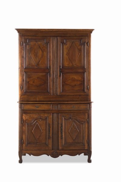 Credenza a due corpi. Francia, XVIII-XIX secolo  - Asta Dimore Italiane - Associazione Nazionale - Case d'Asta italiane