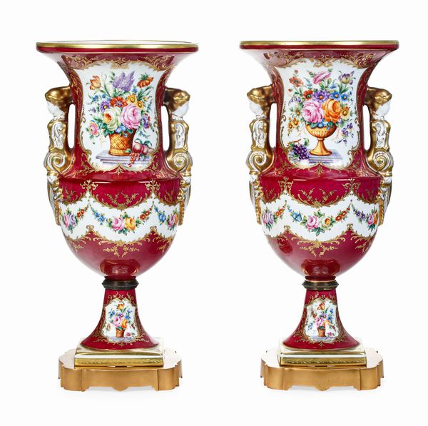 Coppia di grandi vasi.<BR>Parigi, Manifattura Le Tallec, XX secolo  - Asta Dimore Italiane - Associazione Nazionale - Case d'Asta italiane