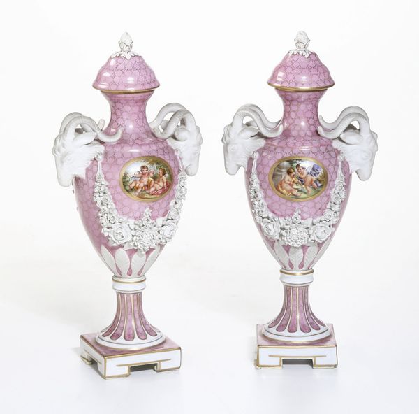 Coppia di vasi.<BR>Francia, XX secolo  - Asta Dimore Italiane - Associazione Nazionale - Case d'Asta italiane