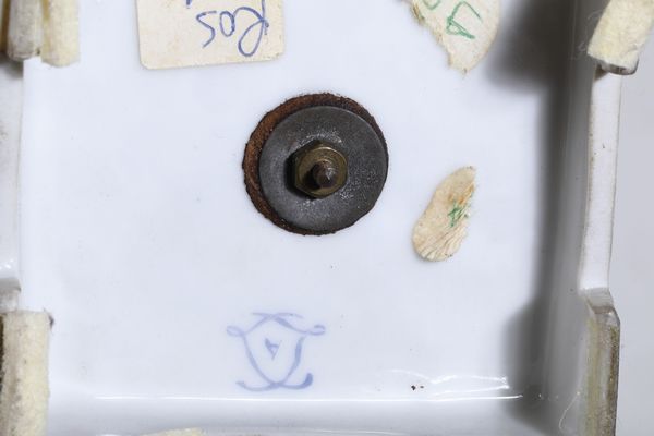 Coppia di vasi.<BR>Francia, XX secolo  - Asta Dimore Italiane - Associazione Nazionale - Case d'Asta italiane