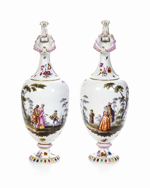 Coppia di versatoi decorativi.<BR>Berlino, XX secolo  - Asta Dimore Italiane - Associazione Nazionale - Case d'Asta italiane