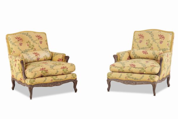 Coppia di bergres in legno intagliato, Francia, in stile settecentesco  - Asta Dimore Italiane - Associazione Nazionale - Case d'Asta italiane