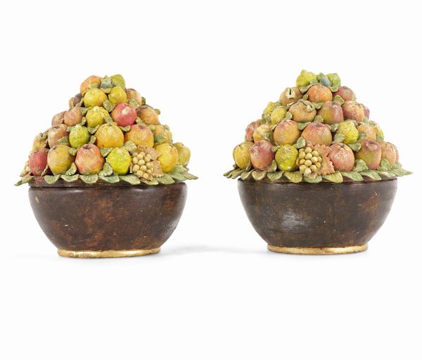 Due centrotavola con cesto di frutta. XX secolo  - Asta Dimore Italiane - Associazione Nazionale - Case d'Asta italiane