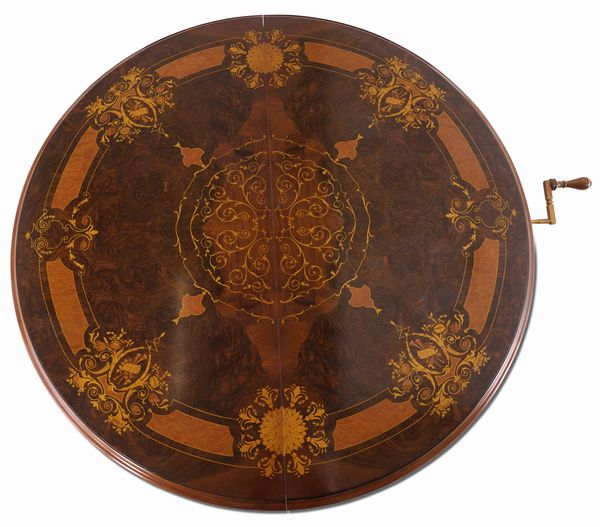 Tavolo allungabile lastronato in radica, filettato e intarsiato. XIX-XX secolo  - Asta Dimore Italiane - Associazione Nazionale - Case d'Asta italiane