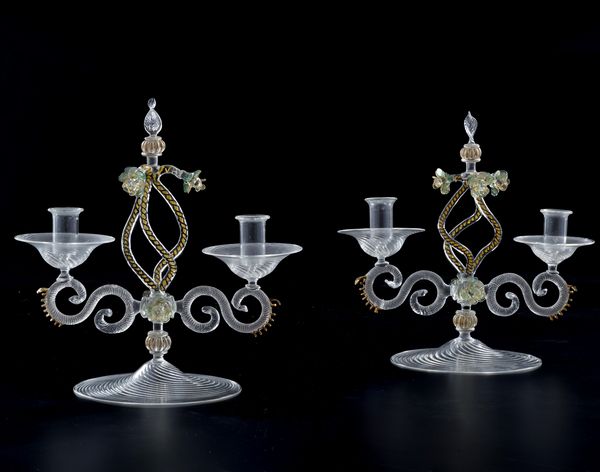 Coppia di candelieri in vetro. Murano, XX secolo  - Asta Dimore Italiane - Associazione Nazionale - Case d'Asta italiane