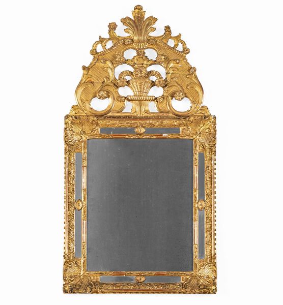 Specchiera in legno intagliato e dorato. XIX-XX secolo  - Asta Dimore Italiane - Associazione Nazionale - Case d'Asta italiane