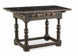 Tavolo a rocchetto in noce. Emilia, XVII secolo  - Asta Dimore Italiane - Associazione Nazionale - Case d'Asta italiane