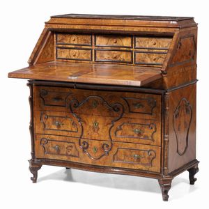 Ribalta lastronata in radica. Lombardia, XVIII secolo  - Asta Dimore Italiane - Associazione Nazionale - Case d'Asta italiane