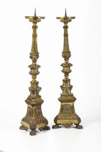 Coppia di candelieri in bronzo dorato. XVIII secolo  - Asta Dimore Italiane - Associazione Nazionale - Case d'Asta italiane