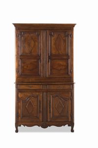 Credenza a due corpi. Francia, XVIII-XIX secolo  - Asta Dimore Italiane - Associazione Nazionale - Case d'Asta italiane