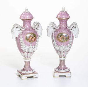 Coppia di vasi.<BR>Francia, XX secolo  - Asta Dimore Italiane - Associazione Nazionale - Case d'Asta italiane