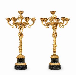 Coppia di candelabri a sette luci in bronzo dorato su basi in marmo nero. XX secolo  - Asta Dimore Italiane - Associazione Nazionale - Case d'Asta italiane