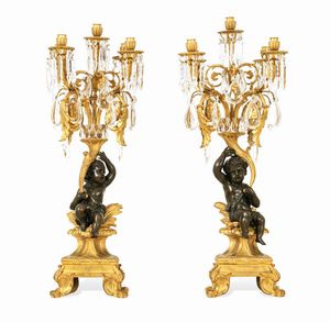 Coppia di candelabri a cinque luci in bronzo dorato e patinato. XX secolo  - Asta Dimore Italiane - Associazione Nazionale - Case d'Asta italiane