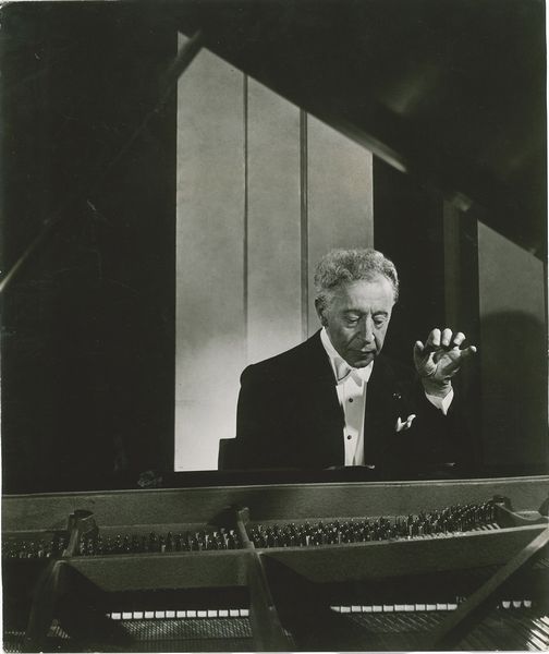 Yousuf Karsh Karsh of Ottawa : Arthur Rubinstein  - Asta Fotografia - Associazione Nazionale - Case d'Asta italiane
